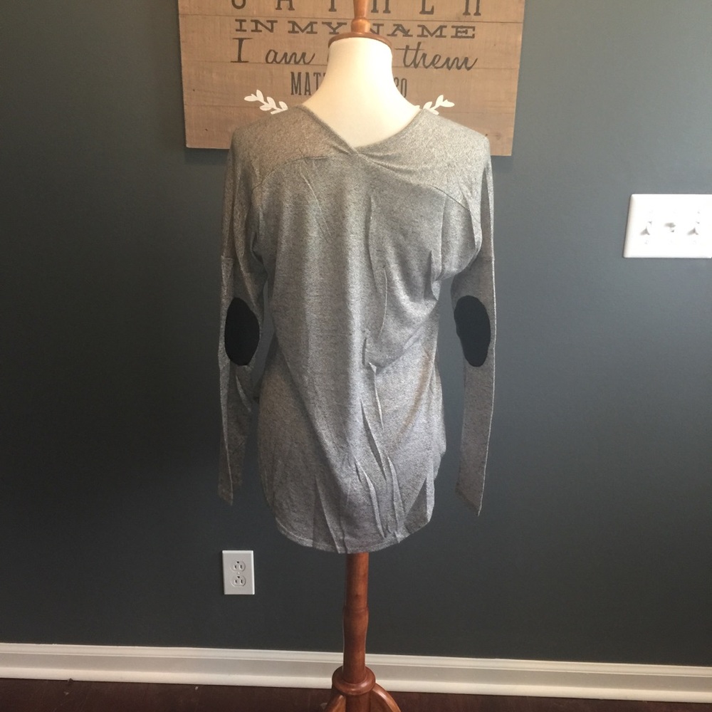 Long sleeve black shirt with black elbow pads